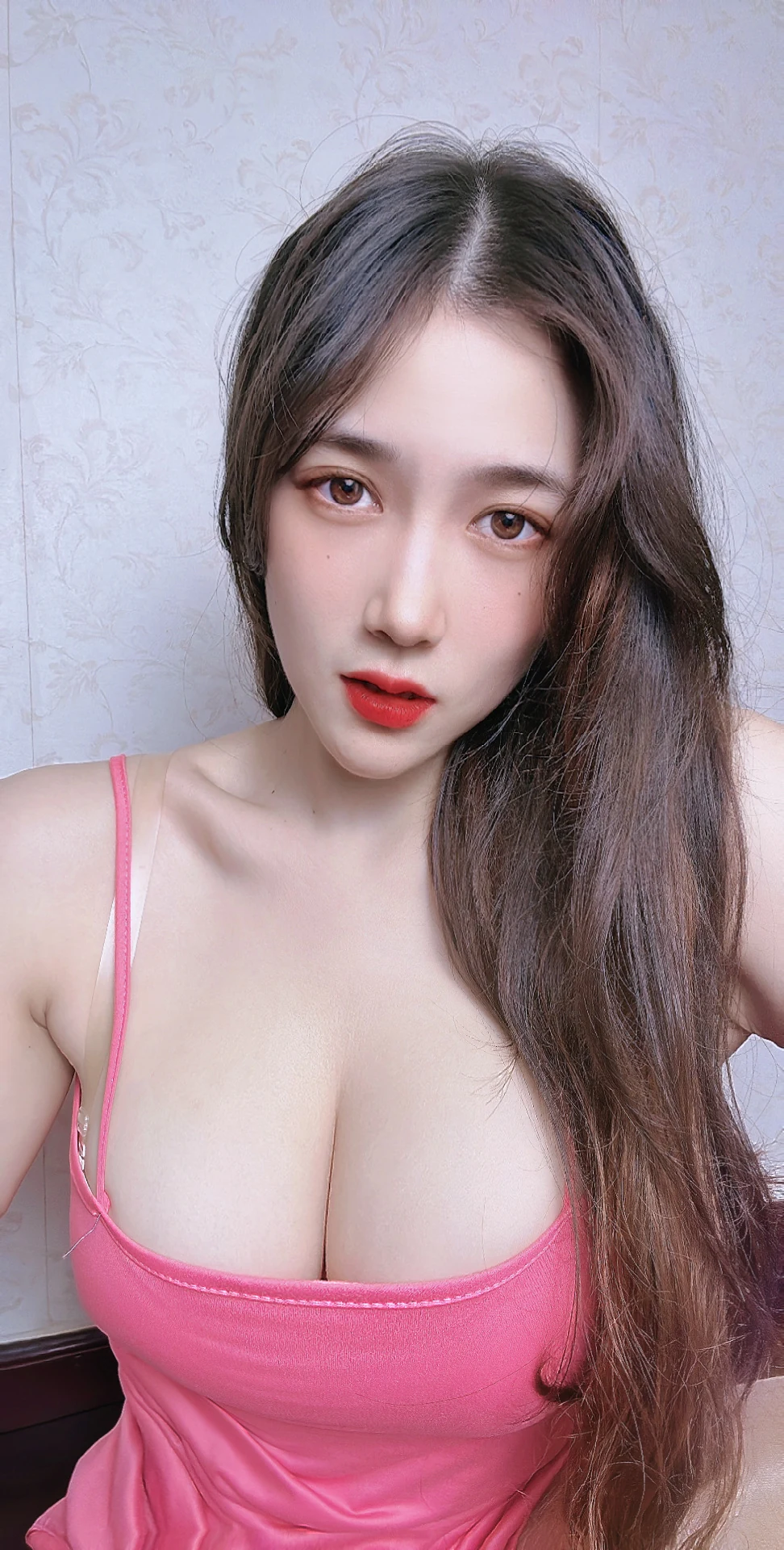 可可西yyy – 粉红吊带裙 24P 3V
